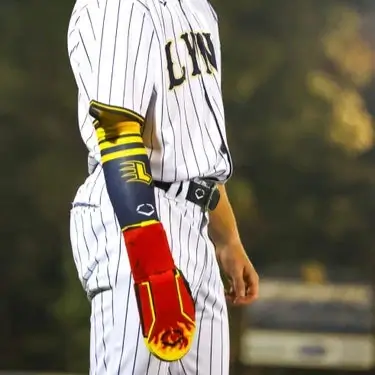 Evoshield X-SRZ Stay Hot Sliding Mitt 2.0 - Image 12