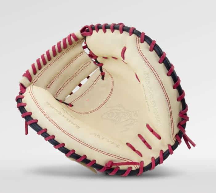 Marucci Oxbow M Type 235C1 33.5 Catchers Mitt RHT - Image 2