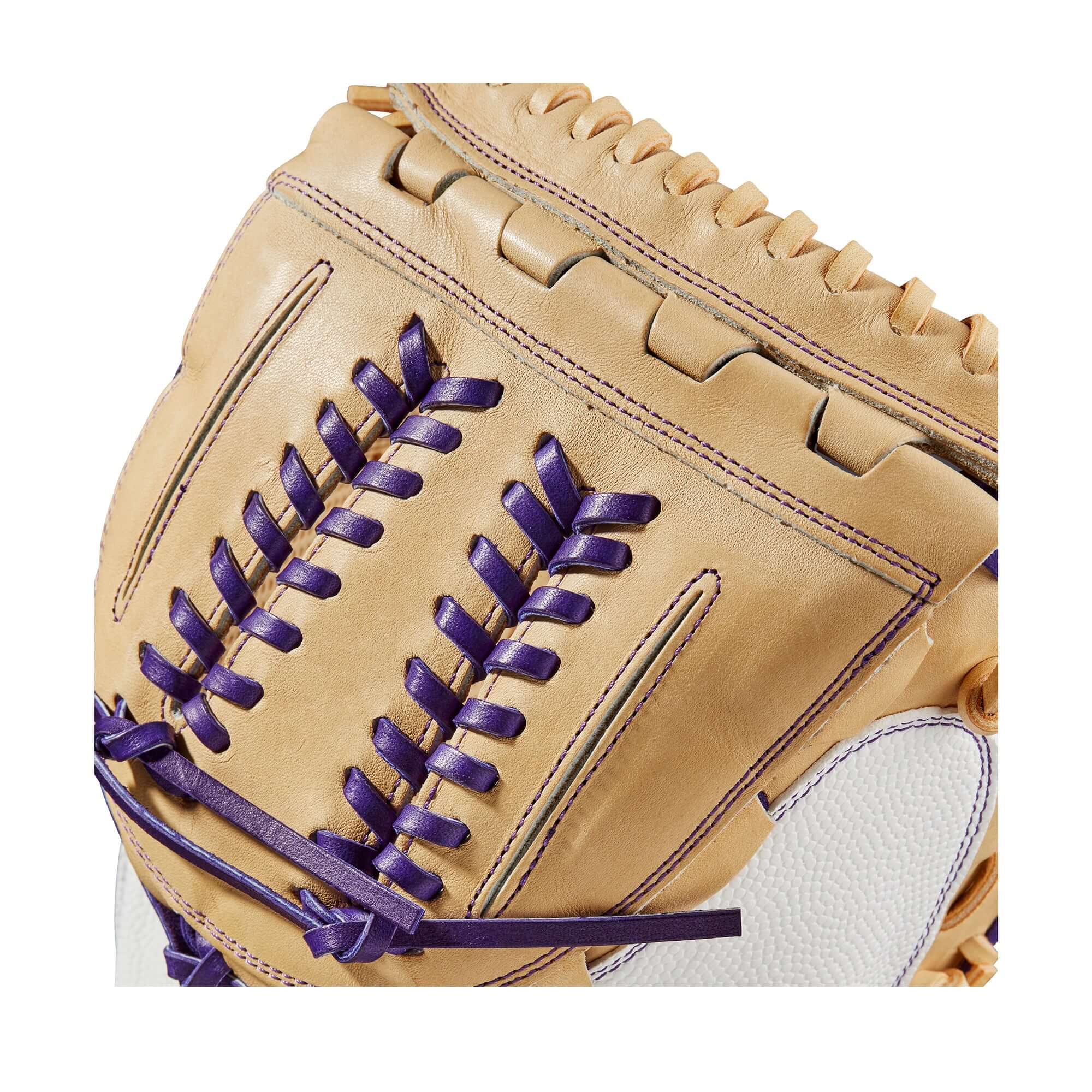 Wilson A2000 Aubree Munro Game Model 34-inch Fastpitch Catcher's Mitt - Image 5
