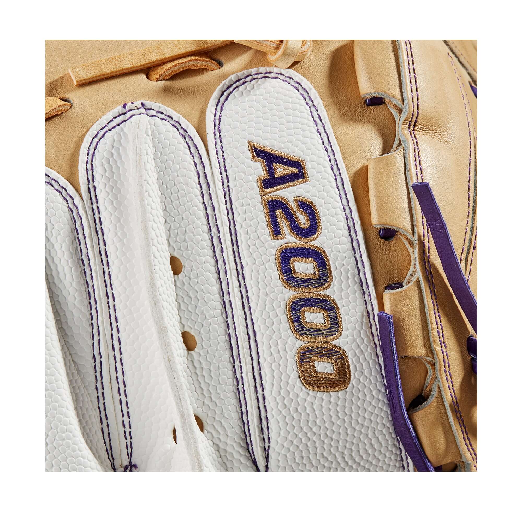 Wilson A2000 Aubree Munro Game Model 34-inch Fastpitch Catcher's Mitt - Image 6