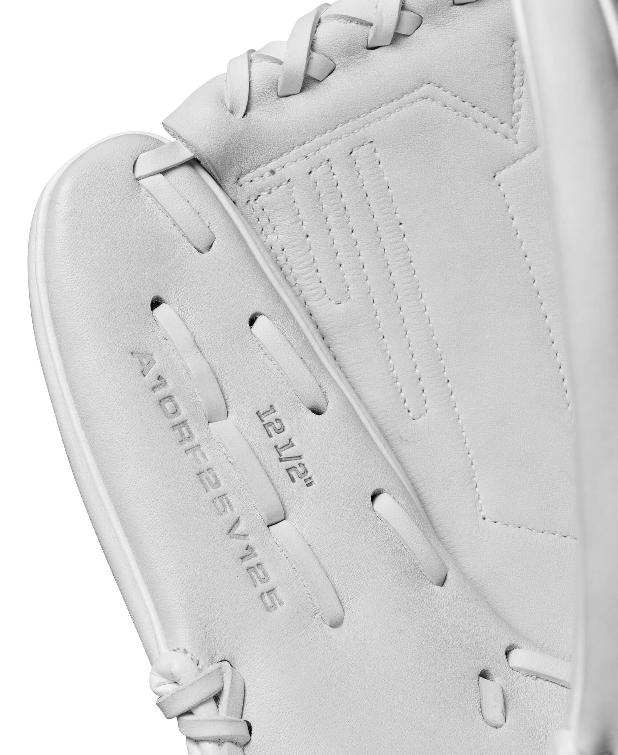 Wilson 2025 A1000FP V125 Outfield Fastpitch Softball Glove 12.5" White/Grey - Image 7
