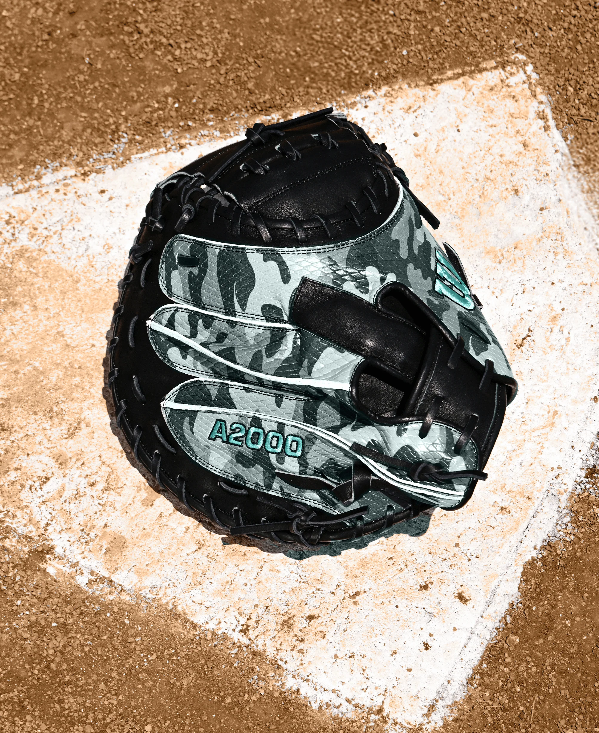 Wilson Fall 2025 Austin Wells A2000 AW28 GM 34” Baseball Catcher’s Mitt - Image 8