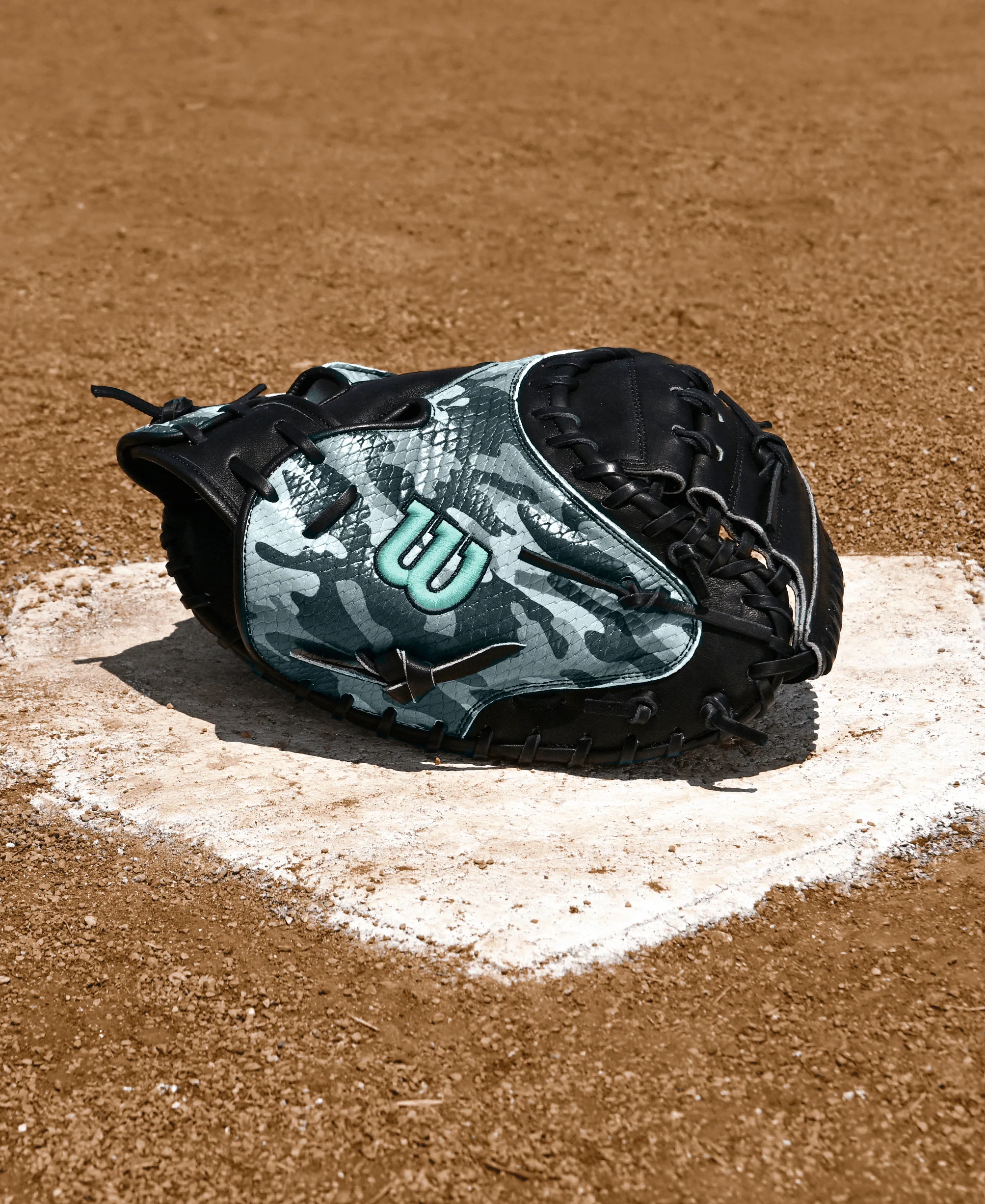 Wilson Fall 2025 Austin Wells A2000 AW28 GM 34” Baseball Catcher’s Mitt - Image 9