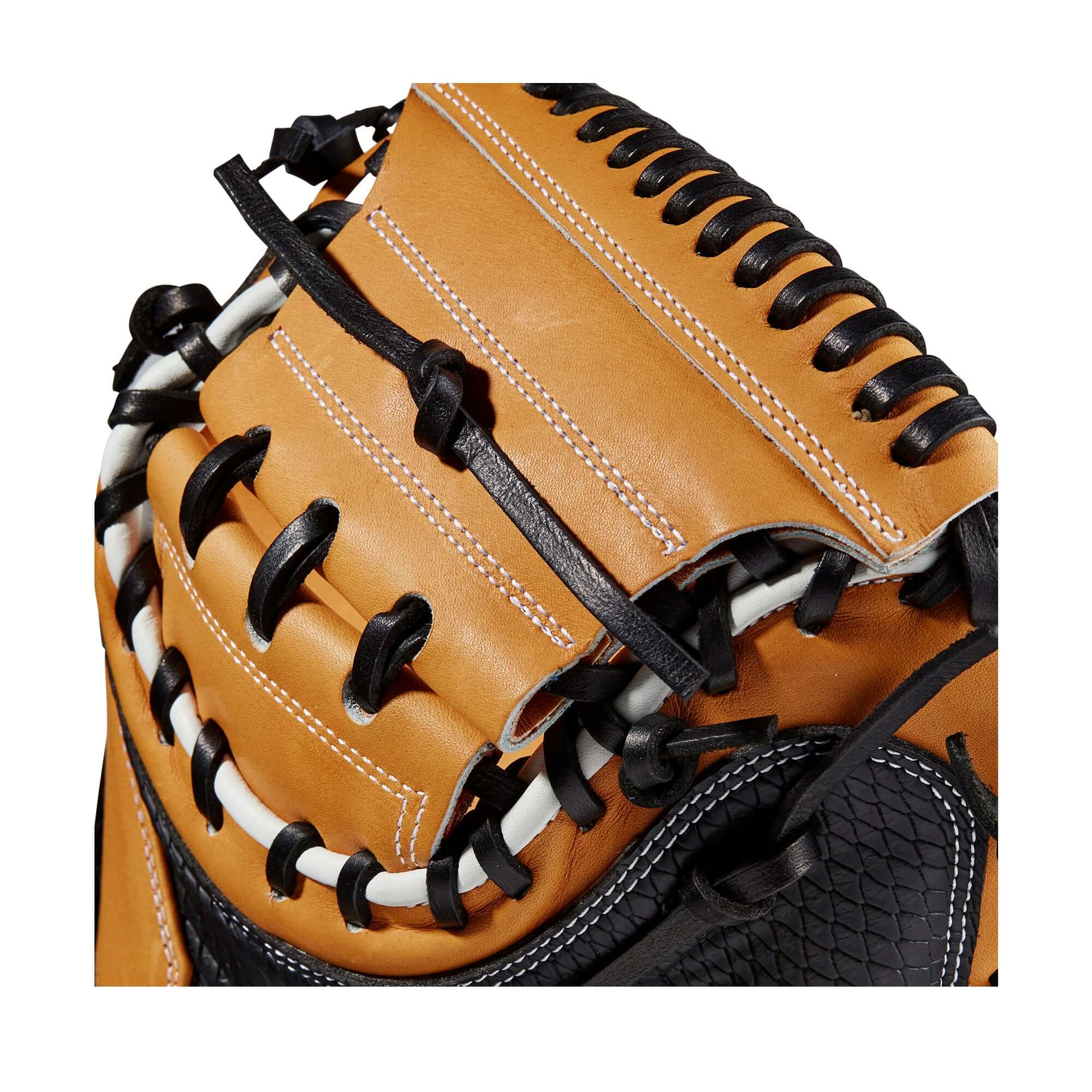 Wilson  A2K M1D w/SuperSnakeSkin™ (C) 33.5-inch Catchers Mitt - Image 6