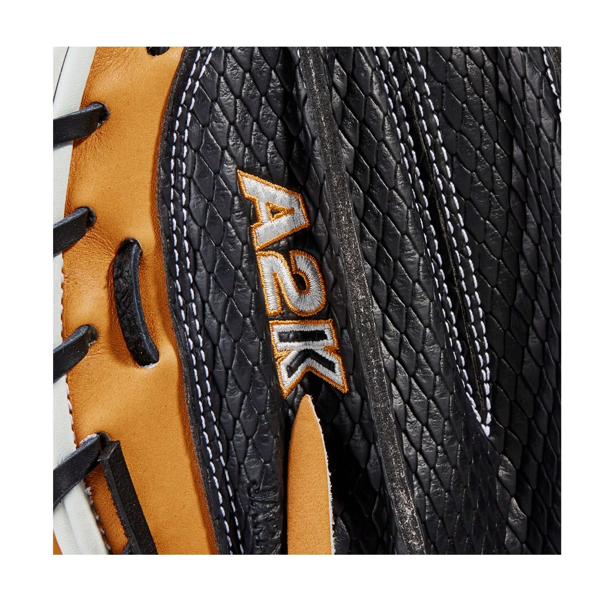 Wilson  A2K M1D w/SuperSnakeSkin™ (C) 33.5-inch Catchers Mitt - Image 7