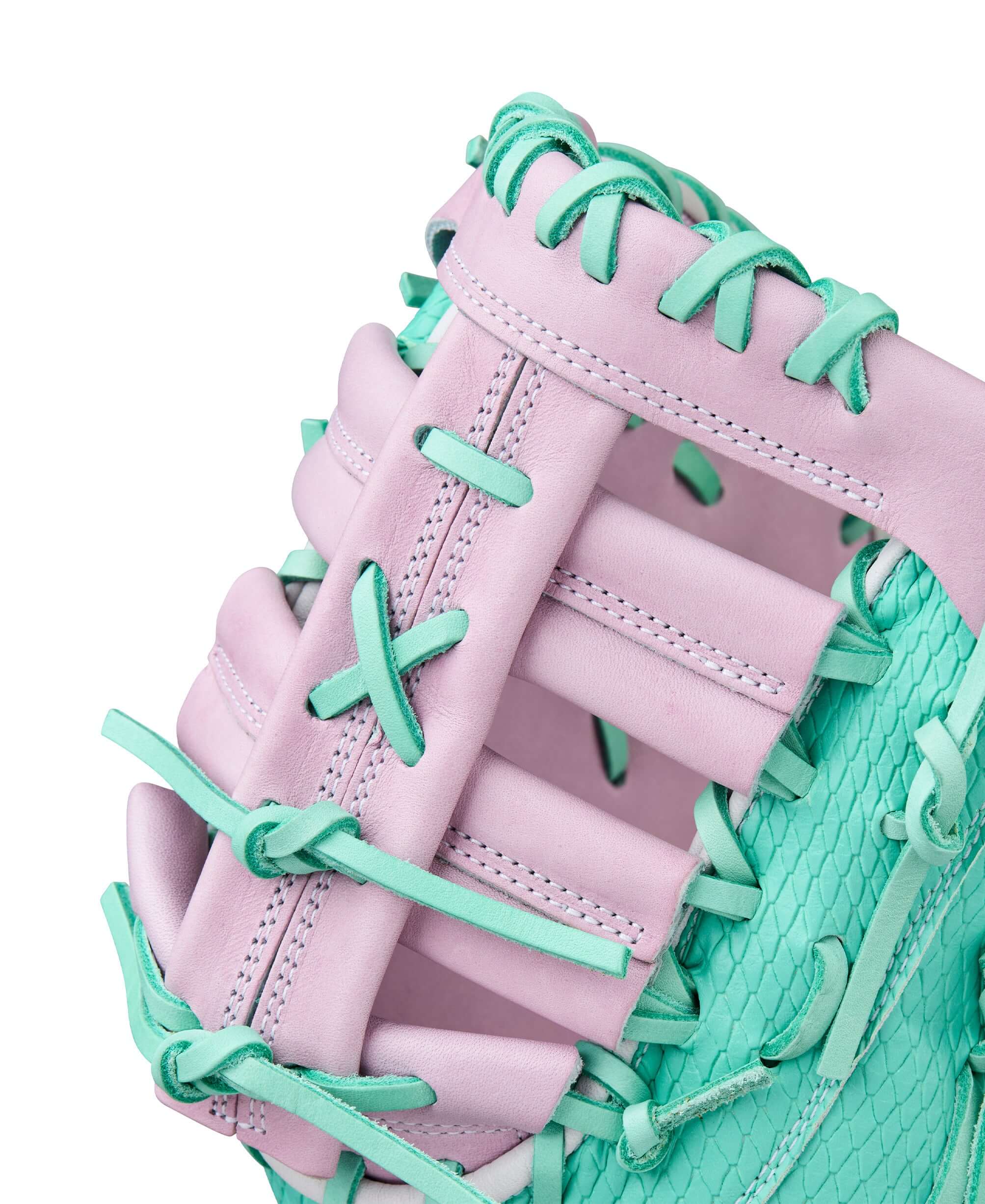 Wilson Winter 2025 A2000 1620FPSS 12.5” Fastpitch Softball First Base Mitt - Image 6
